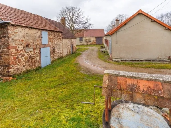 À vendre en exclusivité - Fermette avec nombreuses dépendances et vue dégagée à Saint Agnan 10 min d