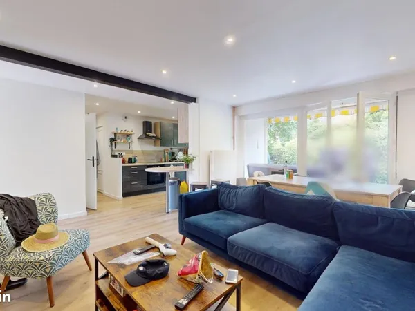 Chambre 8 pièces 150 m²