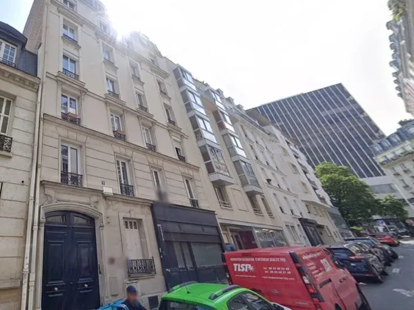 LOCAL OU HABITATION AU RDC AVEC SOUS-SOL aux Gobelins (prévoir travaux)