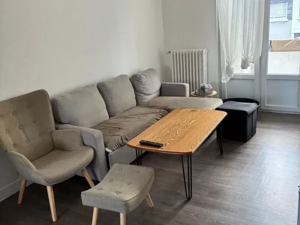 Appartement lumineux et spacieux de 82 m² avec 4 chambres et grand balcon