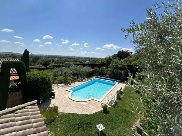 Secteur Pont du Gard, maison familiale ou projet de gîtes avec jusqu'à 7 chambres, piscine et garage