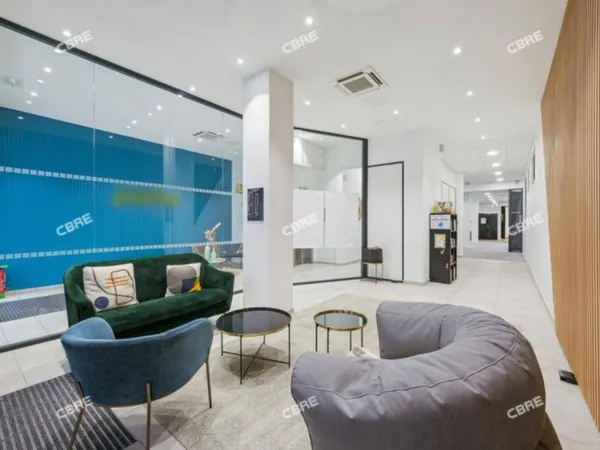 Bureau 1662 m²