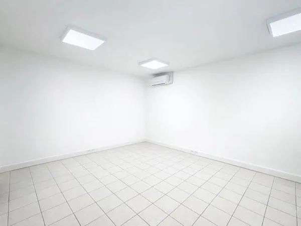 Local 47 m²