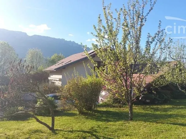 Maison individuelle, grand terrain, au calme