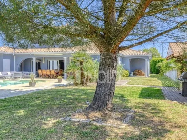 Maison 12 pièces 250 m²