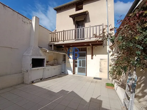 Maison de Ville avec cour