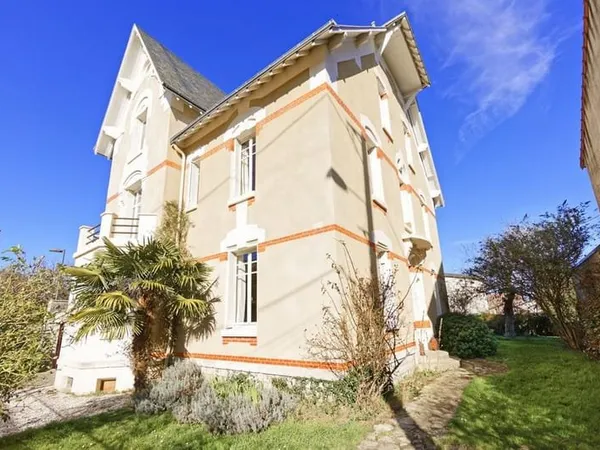 Exclusivité - Maison Art Déco de 1937 - 6 chambres - 278m2 - terrain clos 900m2 - 10min. Orléans