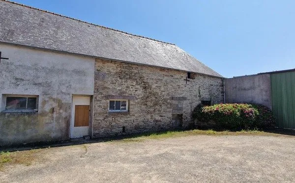 A vendre-Bretagne-Finistère Sud- Poullan sur Mer-Grange à rénover - 137 m² environ- terrain de 290 m