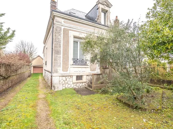 LIEUX UNIQUES ® x PROPRIÉTÉS PRIVÉES PROPOSE MAISON DE 1930 DE 134 M² HYPER-CENTRE DE VENDÔME