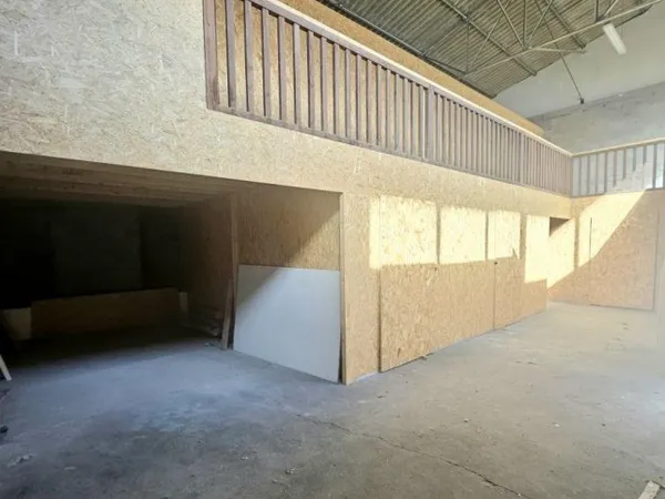 Local commercial 190 m²