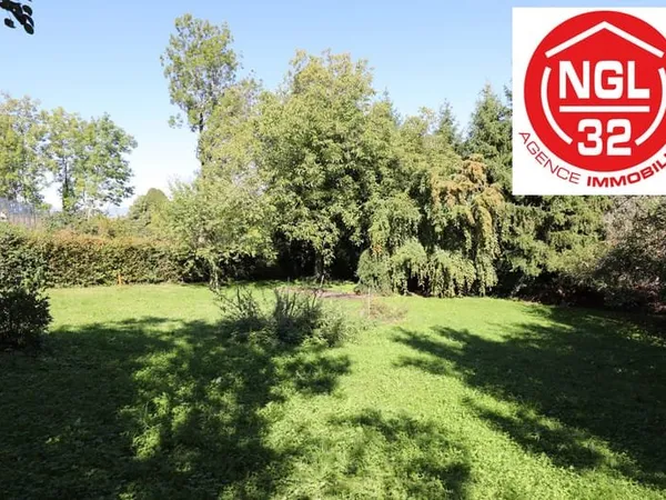TERRAIN 800 m² CENTRE CRUSEILLES Surface de plancher 160 m²