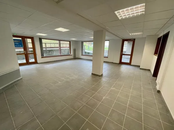 Murs Commerciaux de 79m2 - Chinaillon
