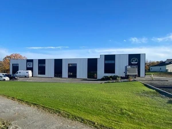 Local d'activité 160m2 visibilité premium