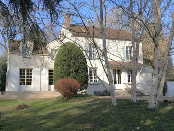 Maison 19 ème siècle dans parc arboré
