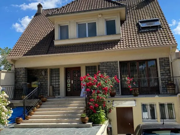 Maison 9 pièces 250 m²
