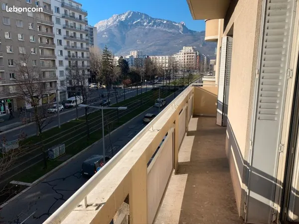 Appartement T3 traversant - 89,65 m² - Balcons - Ascenseur - Foch