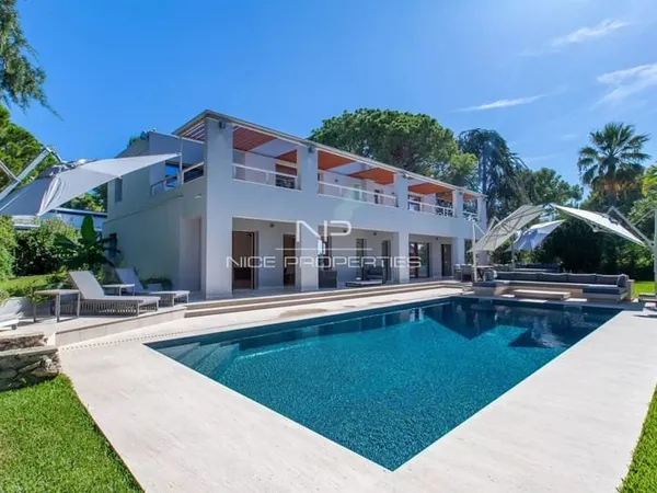 Exceptionnelle villa moderne de 450 m² au coeur de Saint Jean Cap Ferrat