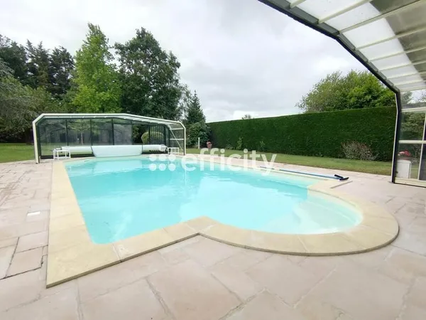 Maison et villa de prestige Vente Saint-Étienne-de-Montluc 11p 232m² 698000€