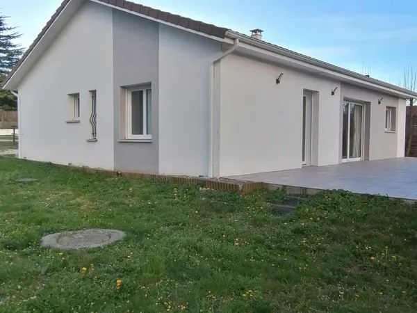 Maison plein pied dans un petit village