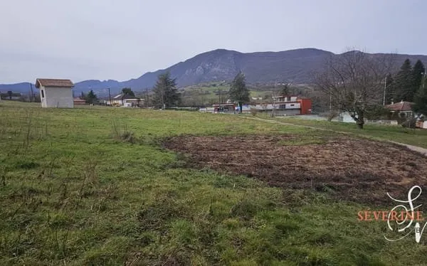 Terrain 900 m²
