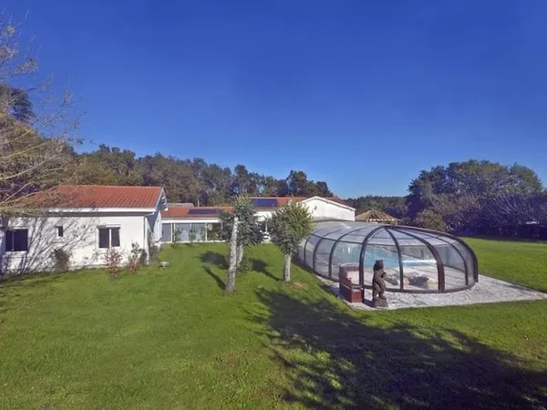 Maison 13 pièces 381 m²