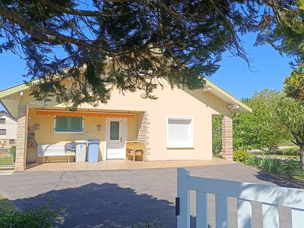 Villa 6 pièces de 140 m² sur terrain de 920 m²