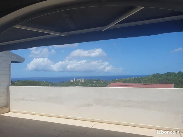 Bel appartement meublé 100 m² avec grande terrasse et vue mer - Didier Fort-de-France - cave et box 