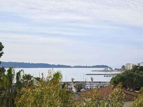 Appartement vue mer terrasse 3 suites à Cannes Palm Beach