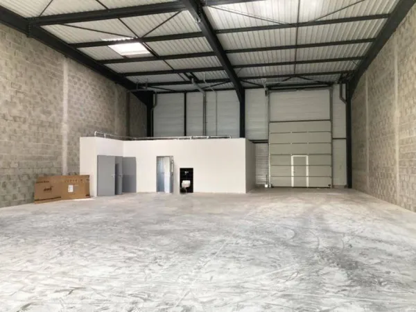 Local d'activité 368 m²