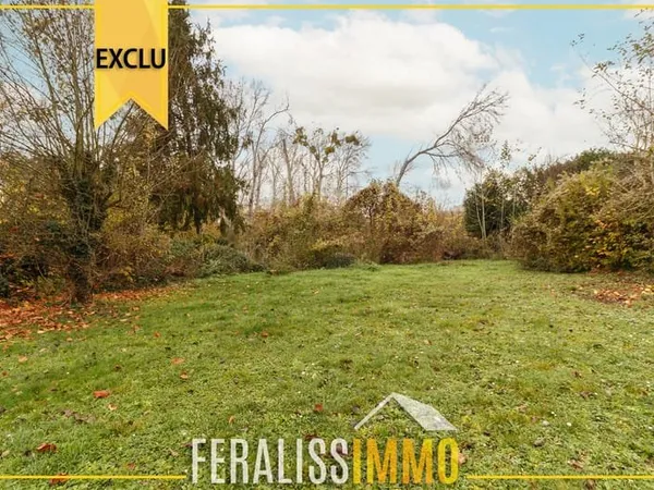 Terrain de plus de 500m2 sur le village !