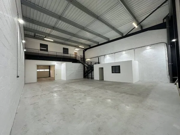 Local d'activité 395 m²