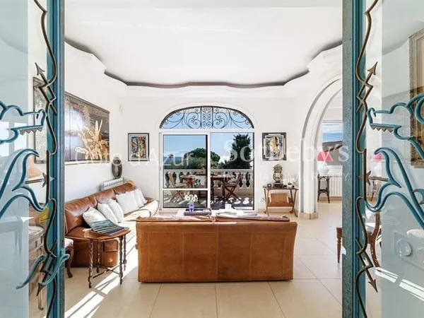 Cap de Nice, villa de caractère avec jardin, vue mer et appartem