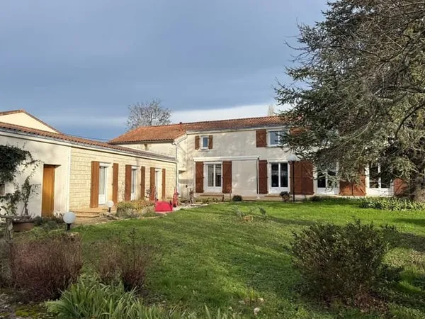 Maison 6 pièces 246 m²