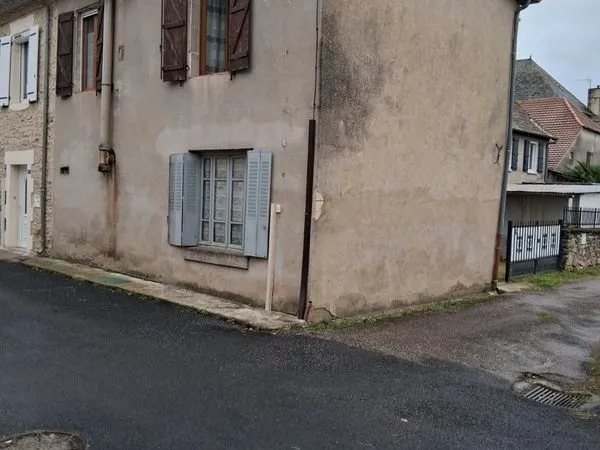 Maison de village avec cour/parking