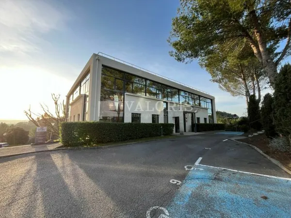 Local professionnel 387 m²