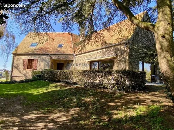 Maison 9 pièces 242 m²