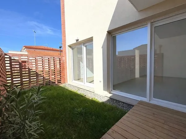 Maison 2 pièces de 44m² + Terrasse et Jardin+ Parking ! CASTELGINEST