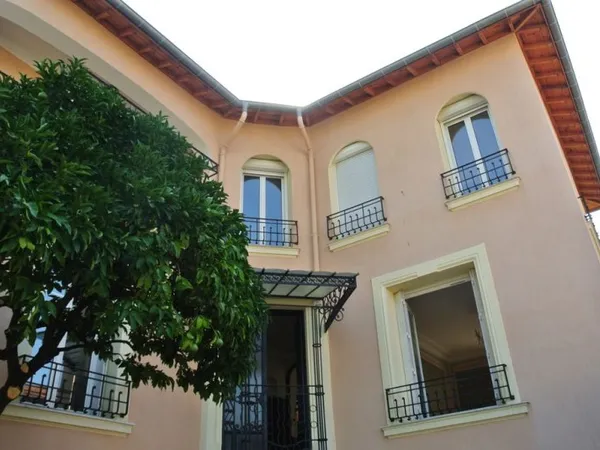 Villa 10 pièces 300 m²