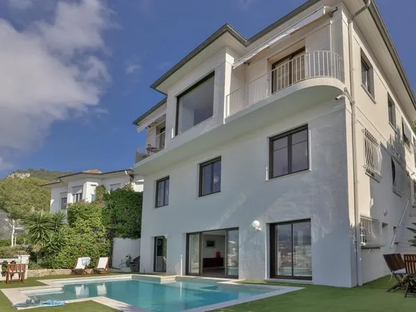 Maison 7 pièces 261 m²