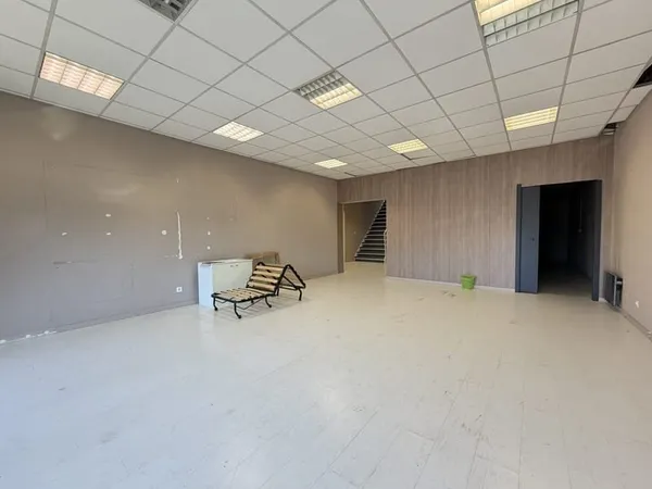 Local commercial 229 m²