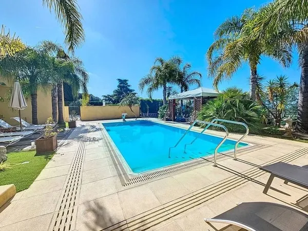 Maison 7 pièces 273 m²