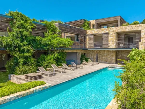 Villa 9 pièces 470 m²
