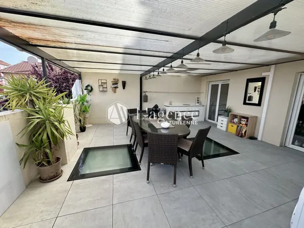 CENTRE VILLE : APPARTEMENT 3 PIÈCES - TERRASSE 33 M2
