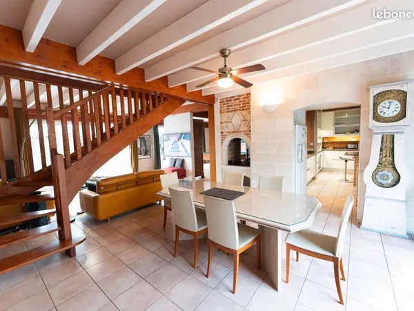 Maison atypique 200m2 avec gîte indépendant 55m2 et piscine couverte- Creysse, proche BERGERAC