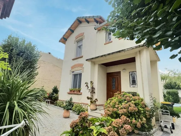 CASTRES - MAISON DES ANNEES 30 AVEC PISCINE