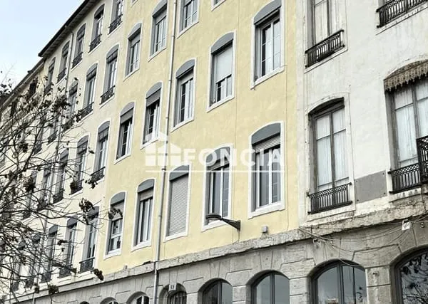LYON 1 - PLACE CHAZETTE