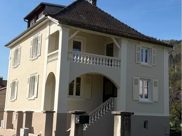 Maison de maître 185m² - Duplex F4 neuf + 2 logements - 6 parkings - Ravalement + isolation