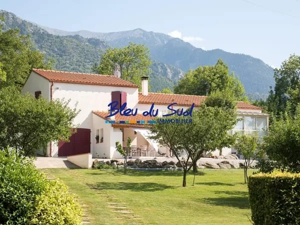 Supetrbe villa avec vue dégagée sur les montagnes