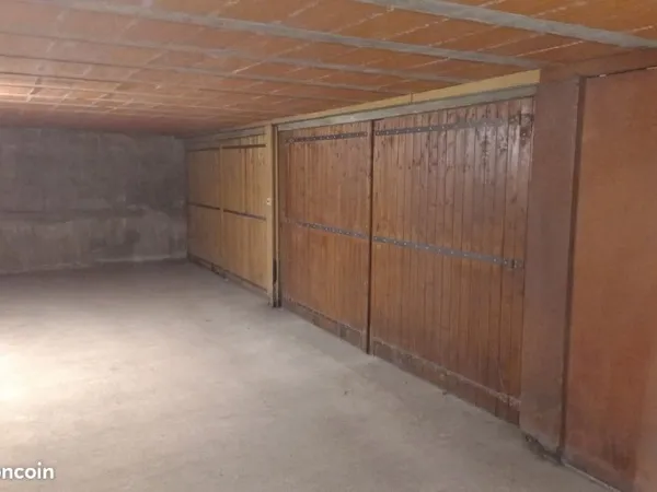 Garage double dans résidence sécurisée quartier saint-Michel saint-Agne Récollets av de l'urss