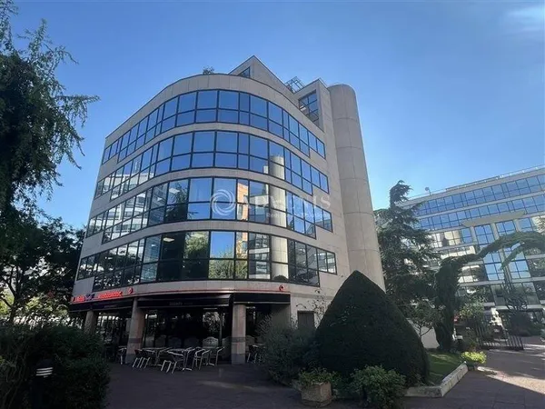 Bureaux 2 pièces 351 m²